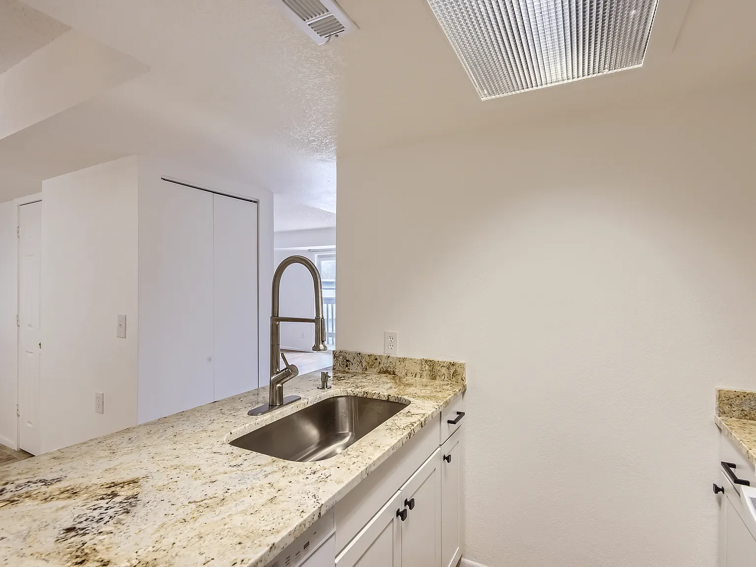 3 bed, 1771 sqft, $2,500 — Photo 3
