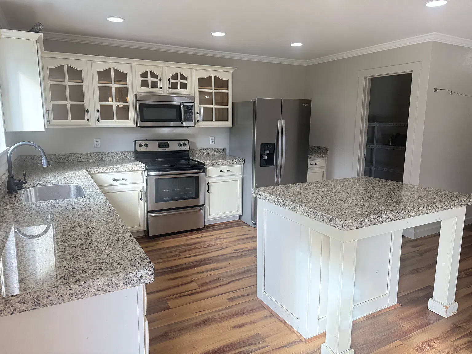 4 bed, 2924 sqft, $2,600 — Photo 3