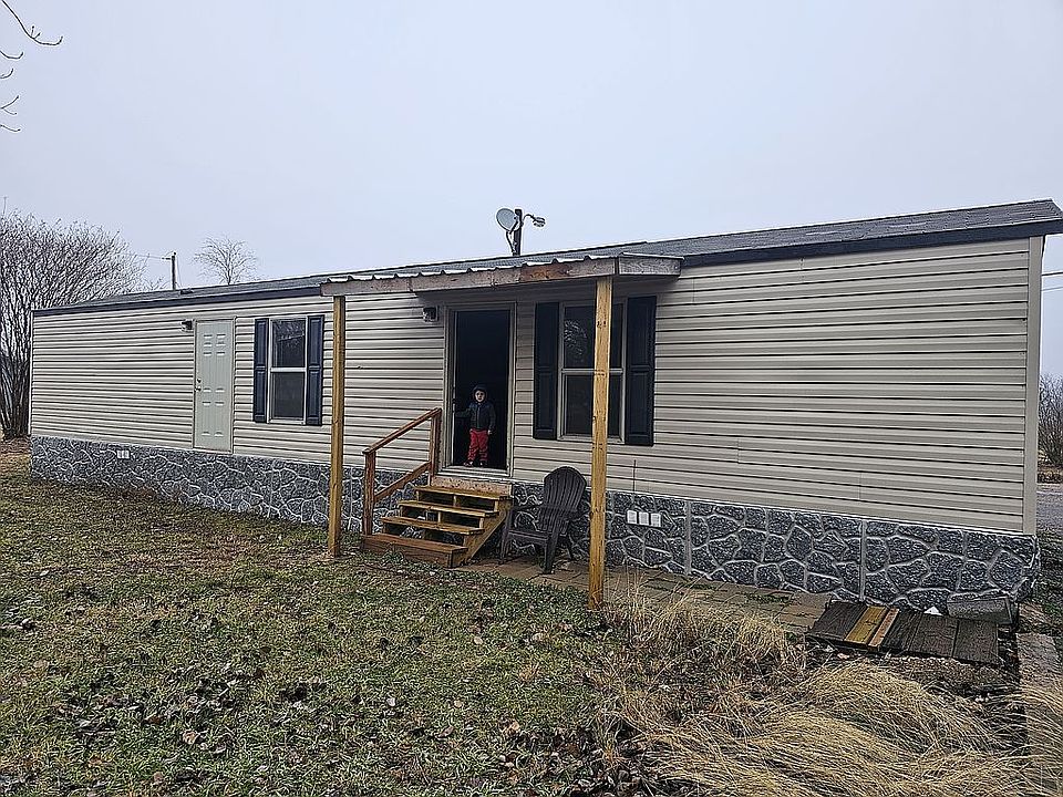 1st image of 1004 E Davis St