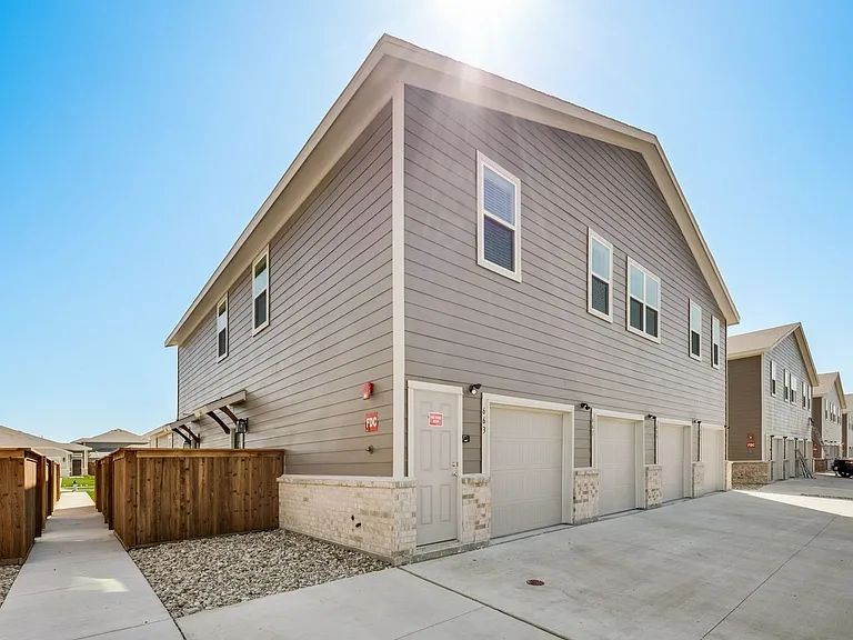 663 Wheatfield Dr — Photo 20