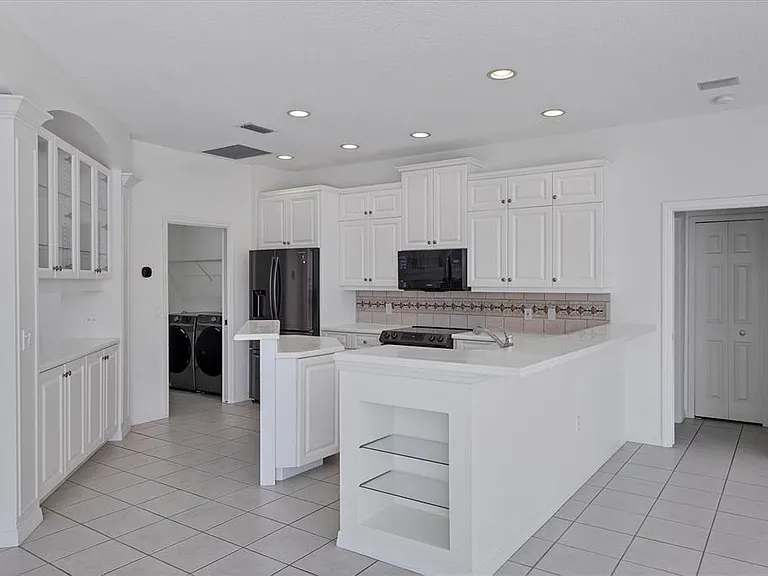 8501 Park Shore Ln — Photo 14