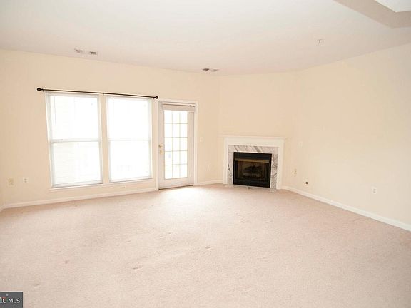 4th image of 2921 Deer Hollow Way Unit 212