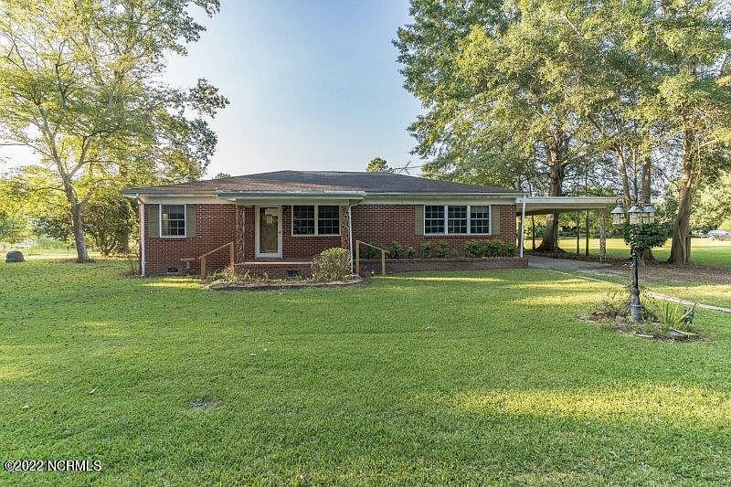 114 W Center Street, Rose Hill, NC 28458 | Zillow