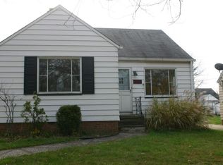10201 Keswick Dr, Parma Heights, OH 44130