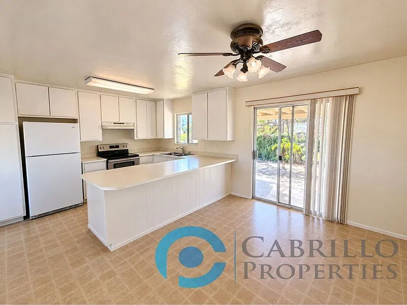 3 bed, 2.0 bath, 1230 sqft, $3,300 — Photo 2