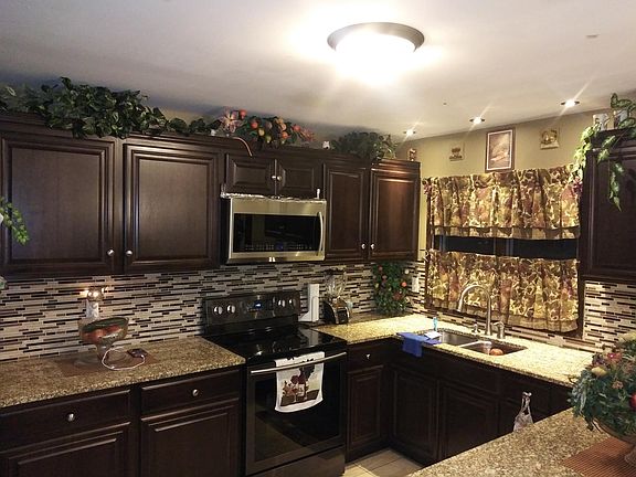 3rd image of 450 Lake Ave APT 6