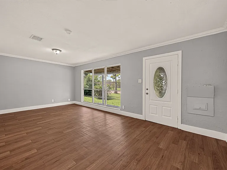 10601 Ambursen St — Photo 5
