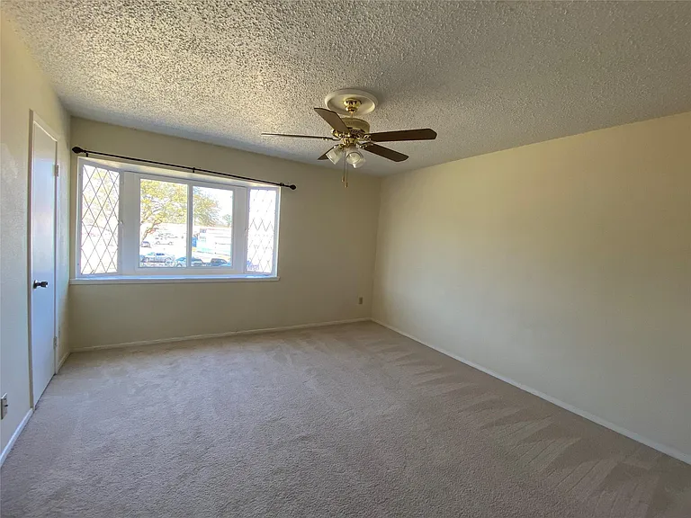 8470 Leawood Blvd — Photo 10