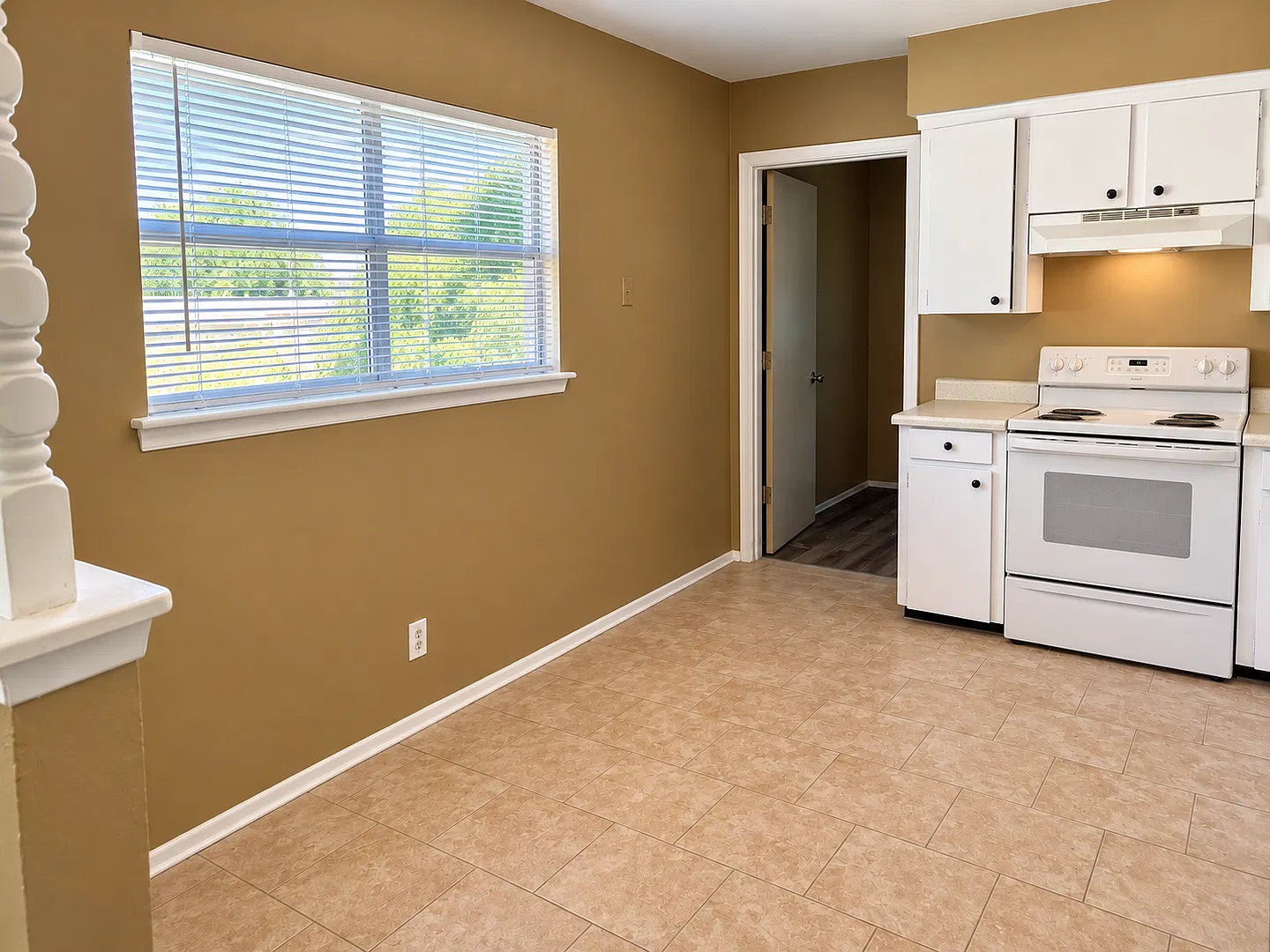 Cozy 2-Bedroom Home with Wood-Look Flooring & Washer/Dryer Hookups! — Photo 4
