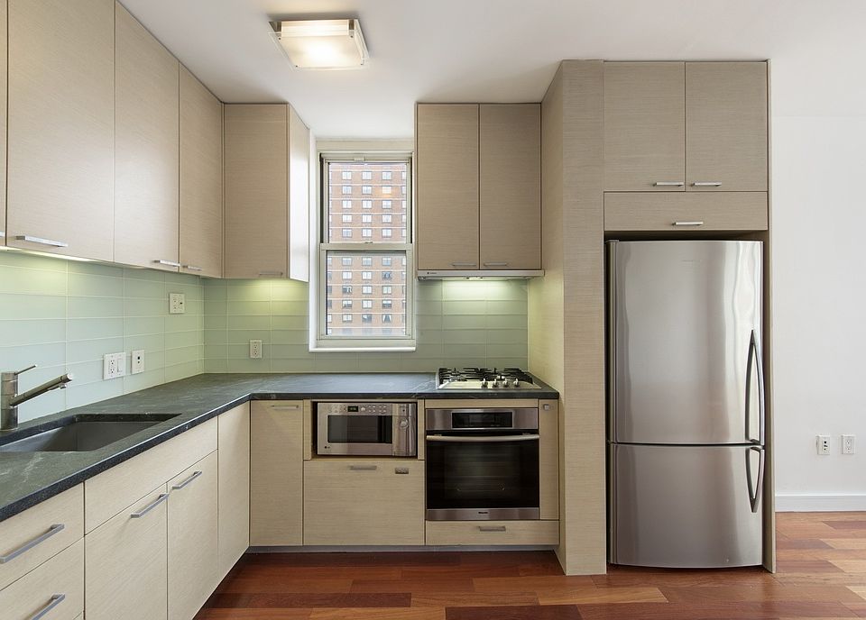 1st image of 206 E 95th St APT 17B