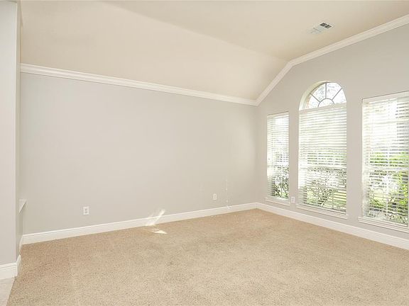5th image of 2602 Parkbriar Ln