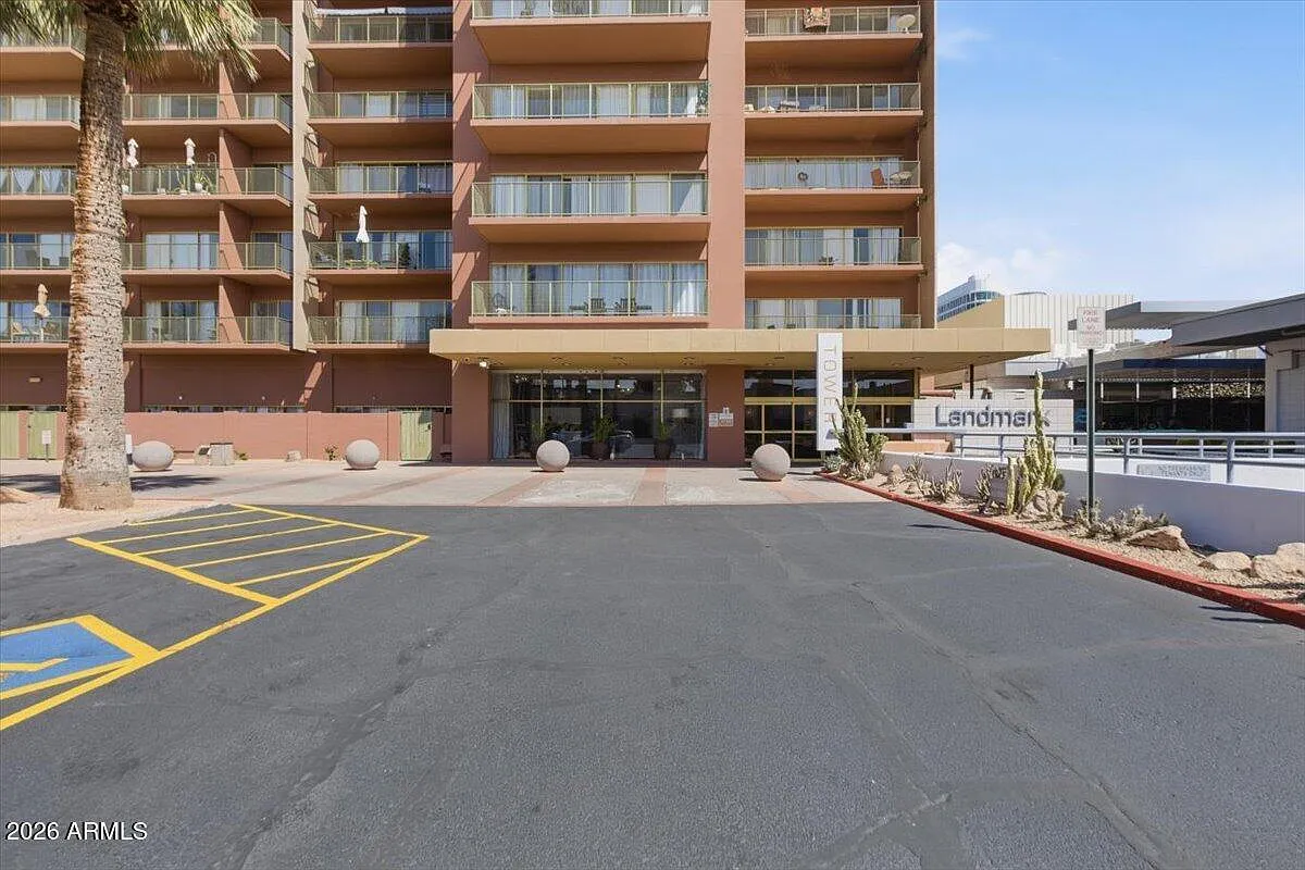 1 bed, 1.0 bath, 702 sqft, $2,000 — Photo 2