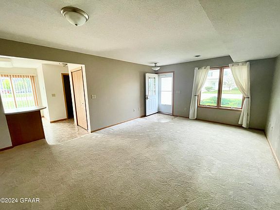 2nd image of 3999 Meadow Brook Ct