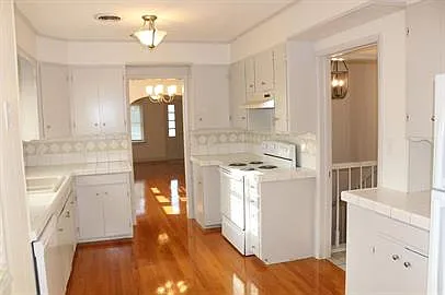 910 W York Ave — Photo 5