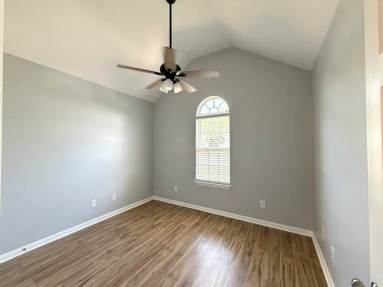 476 Connemara Trl — Photo 11