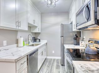 1417 NE 55th St APT F, Seattle, WA 98105