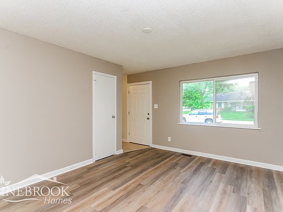 4th image of 4101 Diller Dr