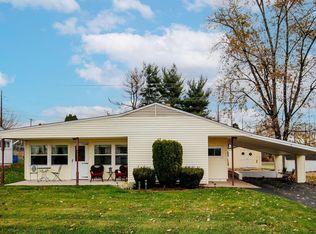 8 Gable Hill Rd, Levittown, PA 19057