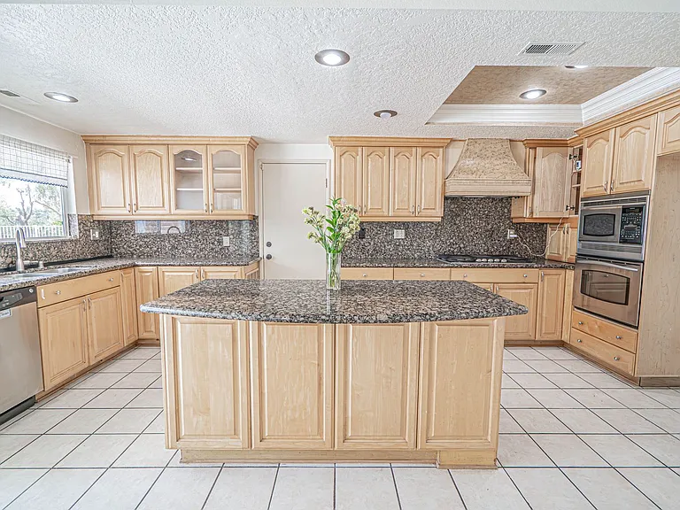 27727 Spandau Dr — Photo 9