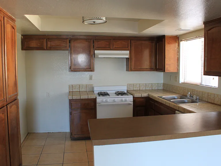 324 N San Antonio Ave — Photo 9