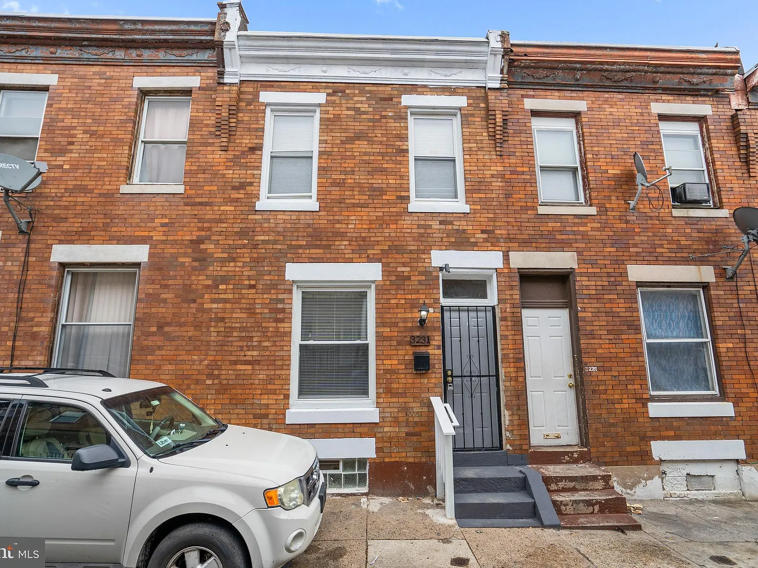 4 bed, 1036 sqft, $1,600 — Photo 1