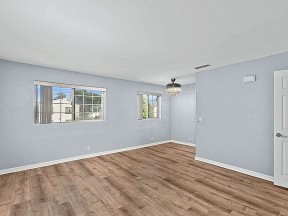 3rd image of 4524 Wilson Ave
