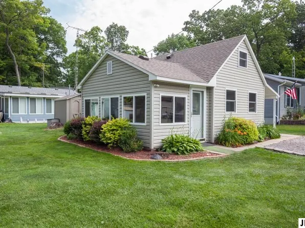 732 Elgin Ct, Brooklyn, MI 49230