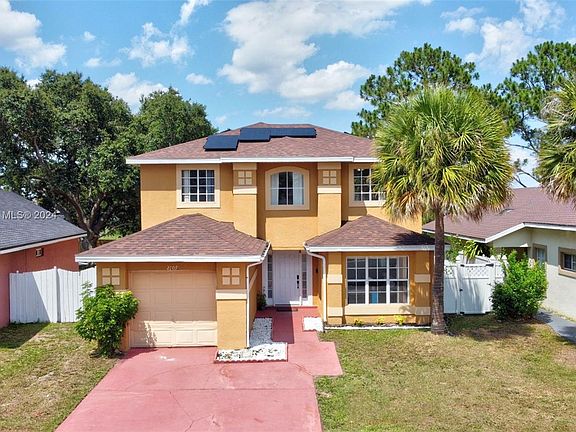 3rd image of 2709 Emerson Ln