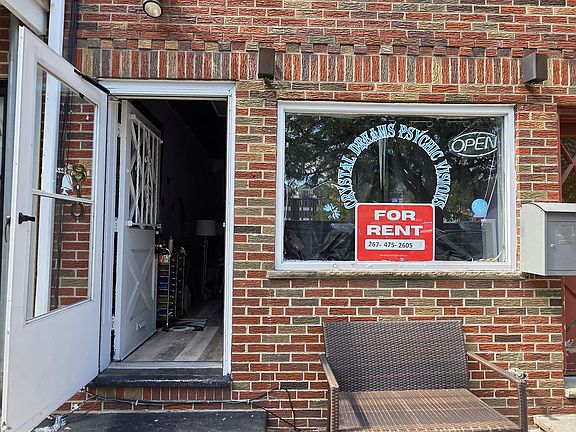 2nd image of 810 S 9th St