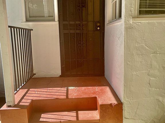 5th image of 2773 Land Park Dr