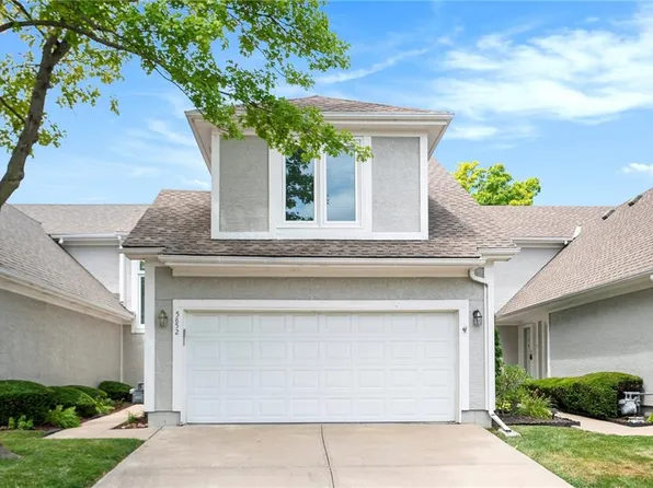 5852 Park Cir, Shawnee, KS 66216