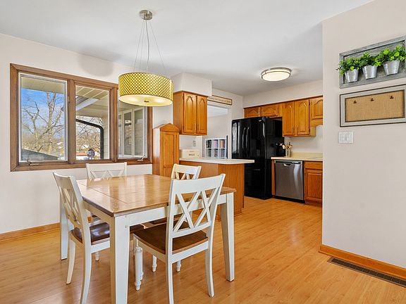 4th image of 2738 Everglade Ave