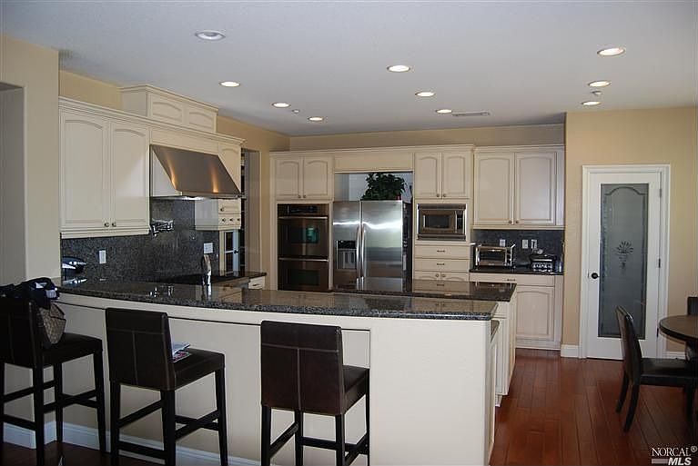 2nd image of 823 Bridle Ridge Dr
