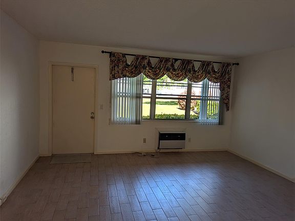 2nd image of 190 Oakridge M