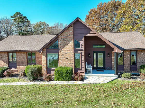 277 Carriage Ln, Troutville, VA 24175