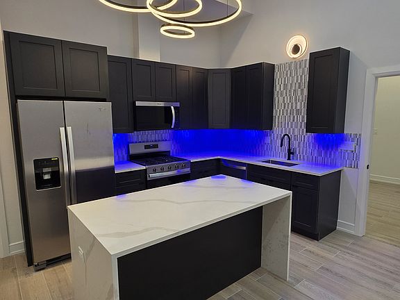 4th image of 2909 N Milwaukee Ave #3