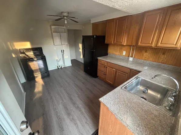 25 Ridgeway Ave, Sanford, ME 04073