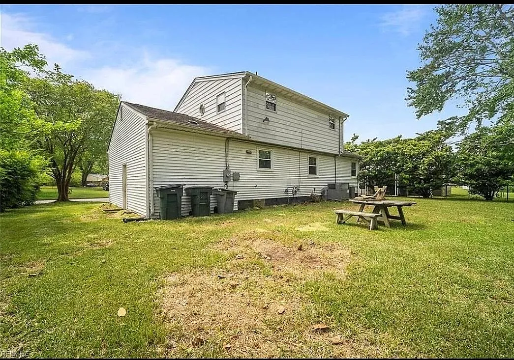 1637 Wingfield Dr — Photo 2