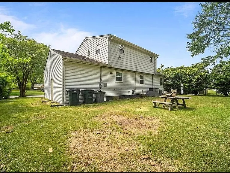 1637 Wingfield Dr — Photo 2