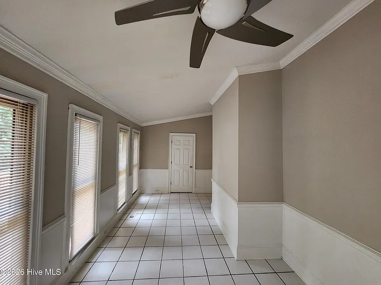 624 Crown Point Dr — Photo 6