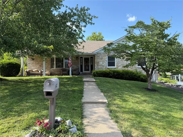 62 Carriage Rd, Hannibal, MO 63401