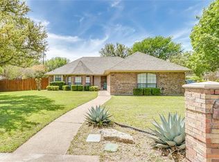 1102 Murry Dr N, Cleburne, TX 76033