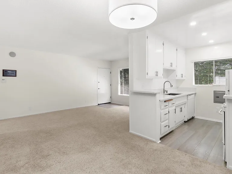 1226 McClellan Dr #5 — Photo 6