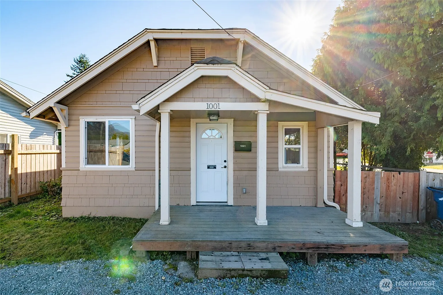 1001 Warner Street photo 1