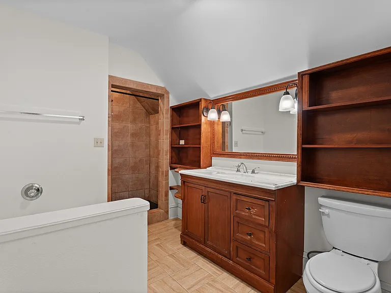 208 Court St — Photo 2
