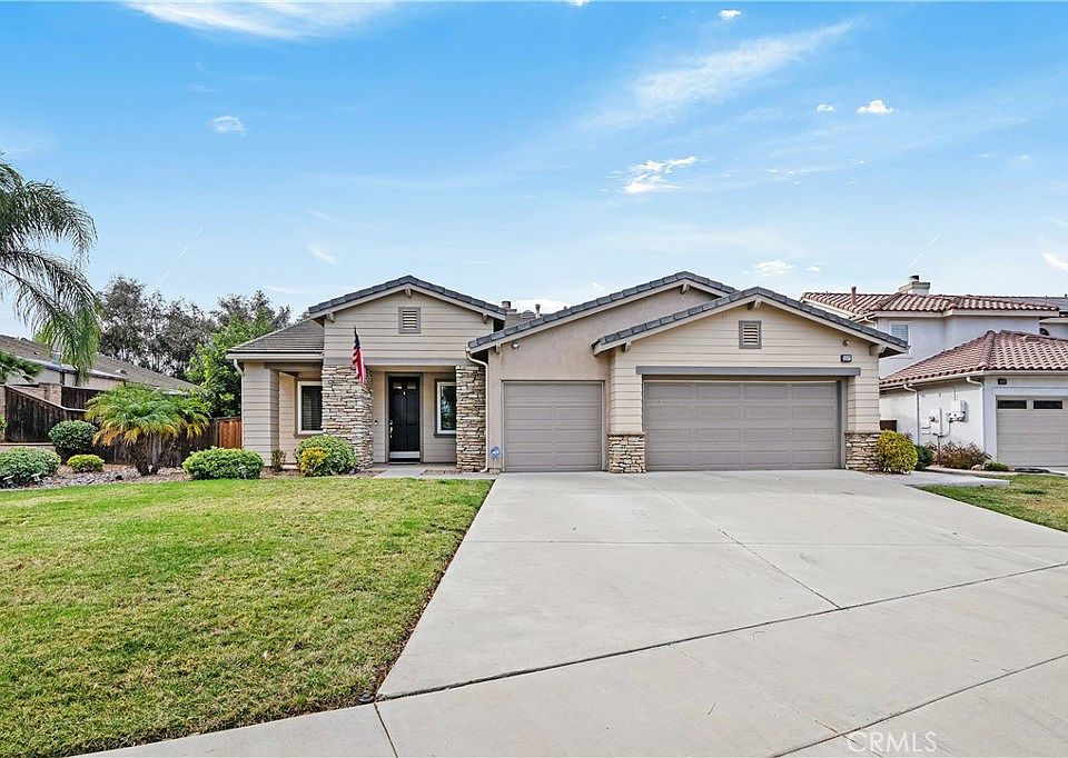 1st image of 33571 Honeysuckle Ln