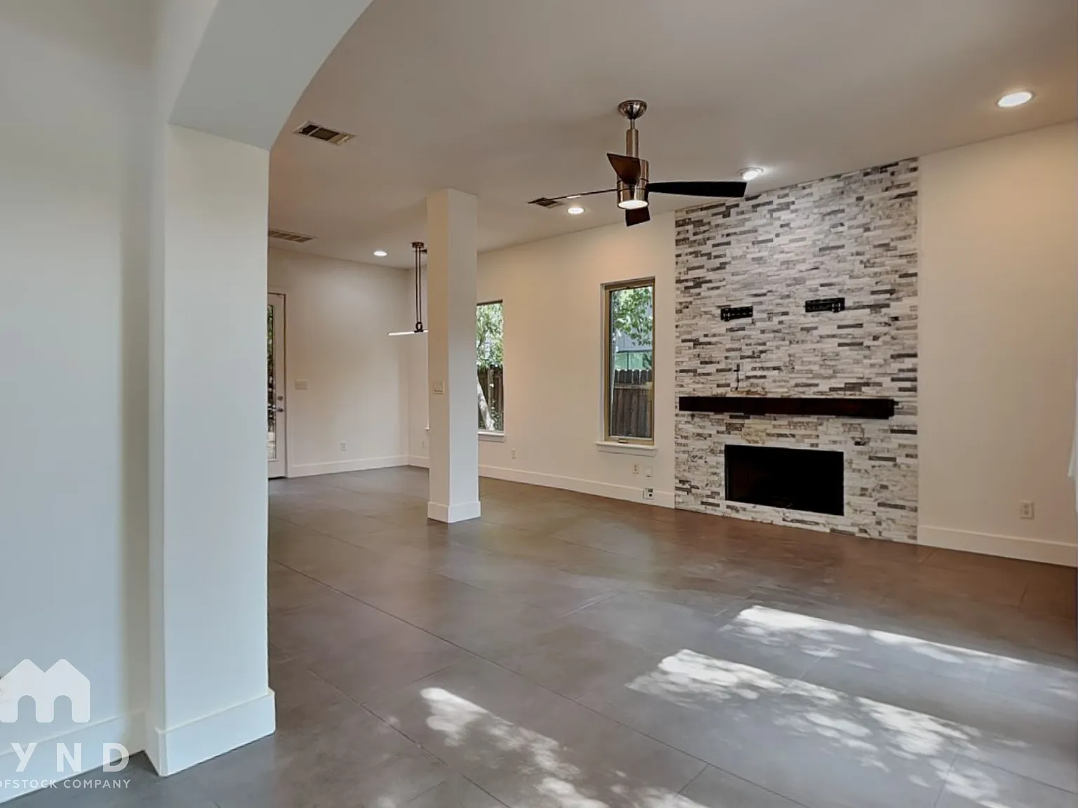 3 bed, 2.5 bath, 1850 sqft, $4,900 — Photo 2