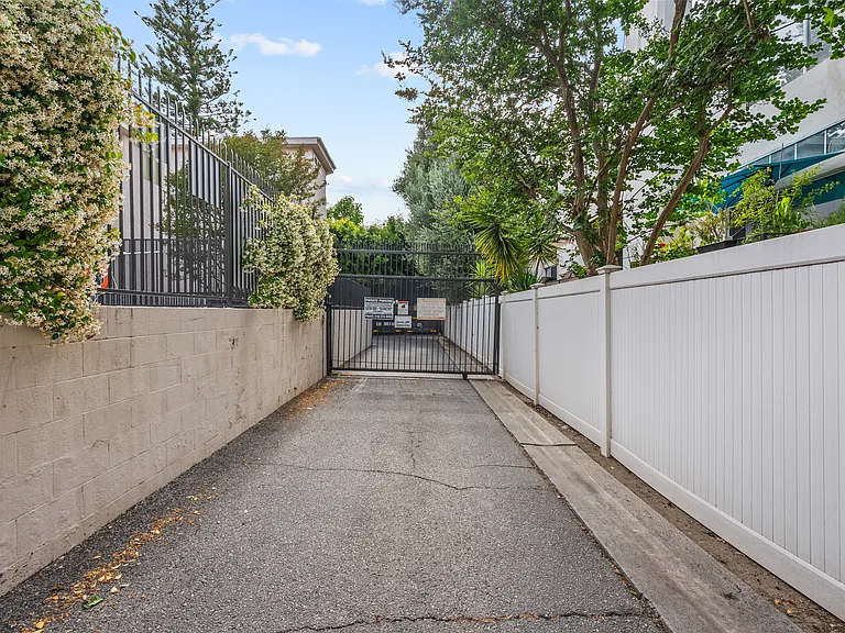 5055 Coldwater Canyon Ave #217 — Photo 38