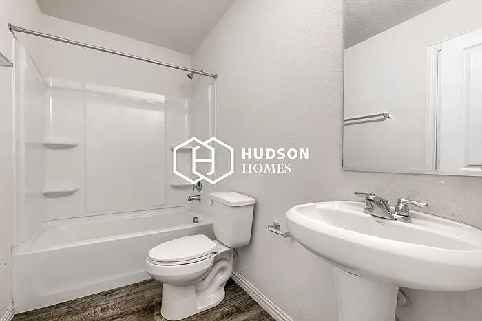 223 W Baxter St — Photo 11