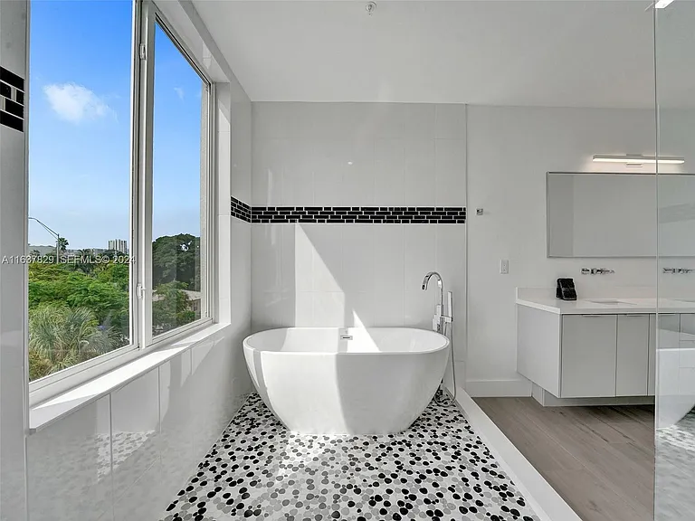 1222 NE 15th Ave — Photo 36